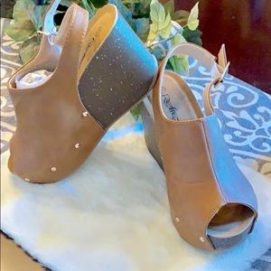 Refresh Shoes - 🔴New, never worn wedges Refresh Shoes - 🔴New, never worn wedges